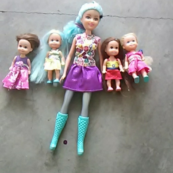 Dolls - Picture 1 of 2